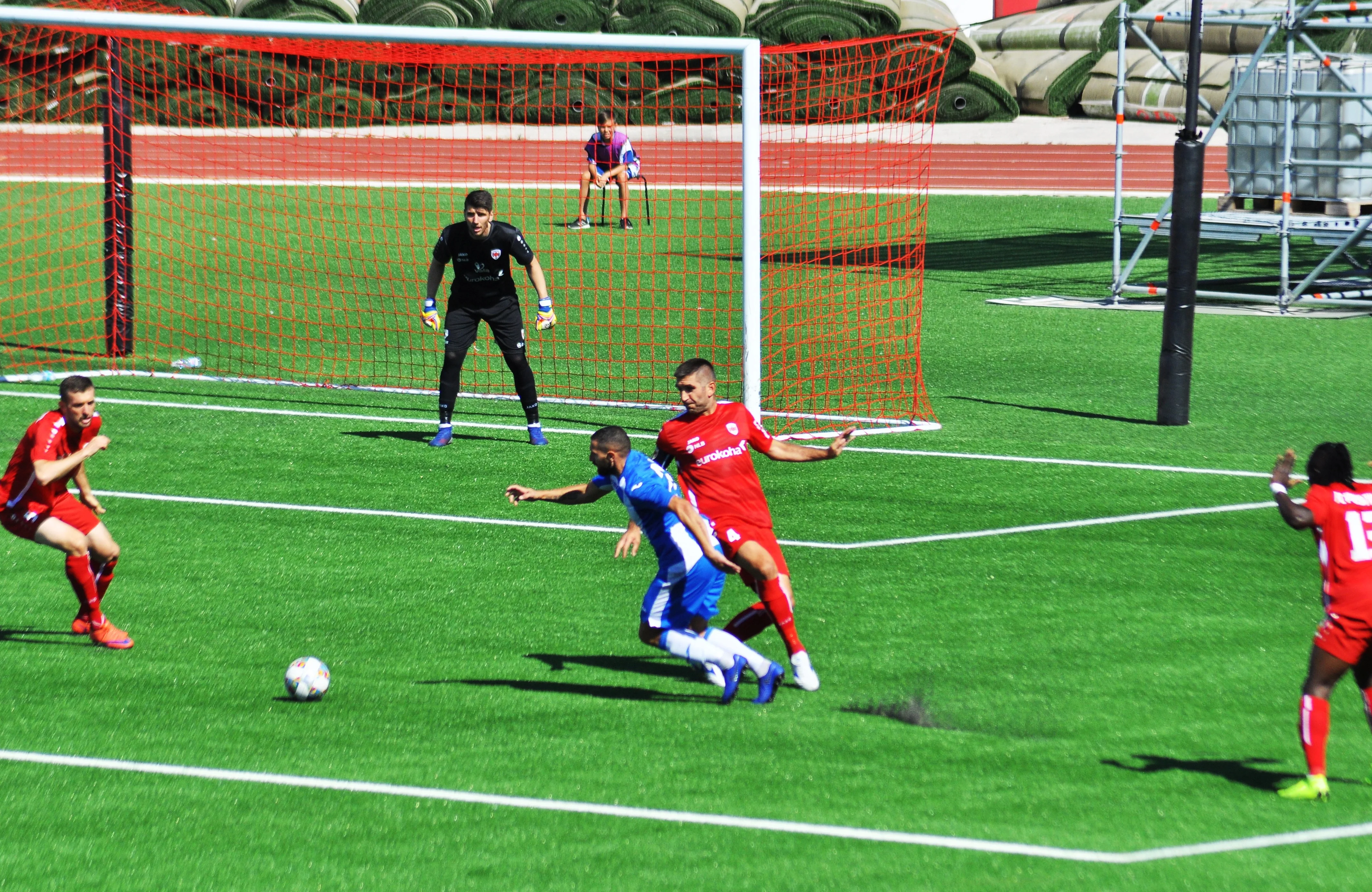 Арменд Даллку у матчі проти Сент-Джозефса / офіційний сайт Приштини