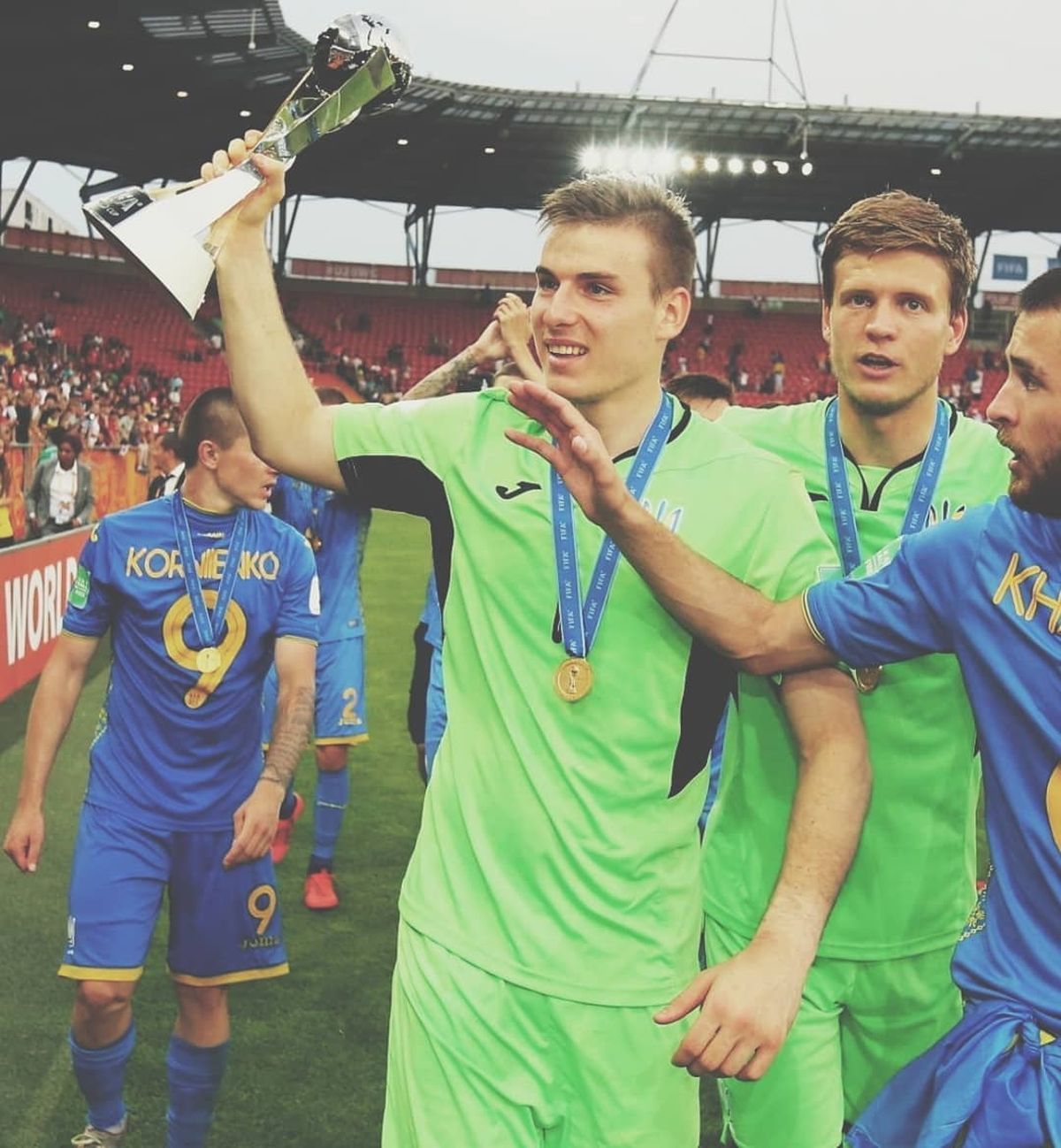 Андрій Лунін (з нагородою за ЧС-2019 U-20) найімовірніше знову покине Реал влітку 2019-го