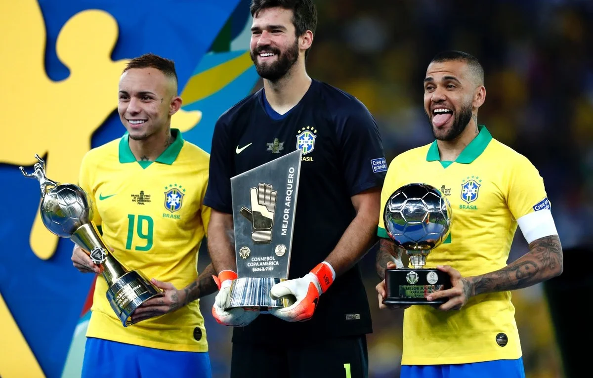 Евертон, Аліссон та Алвес / Твіттер Копа Амеріка