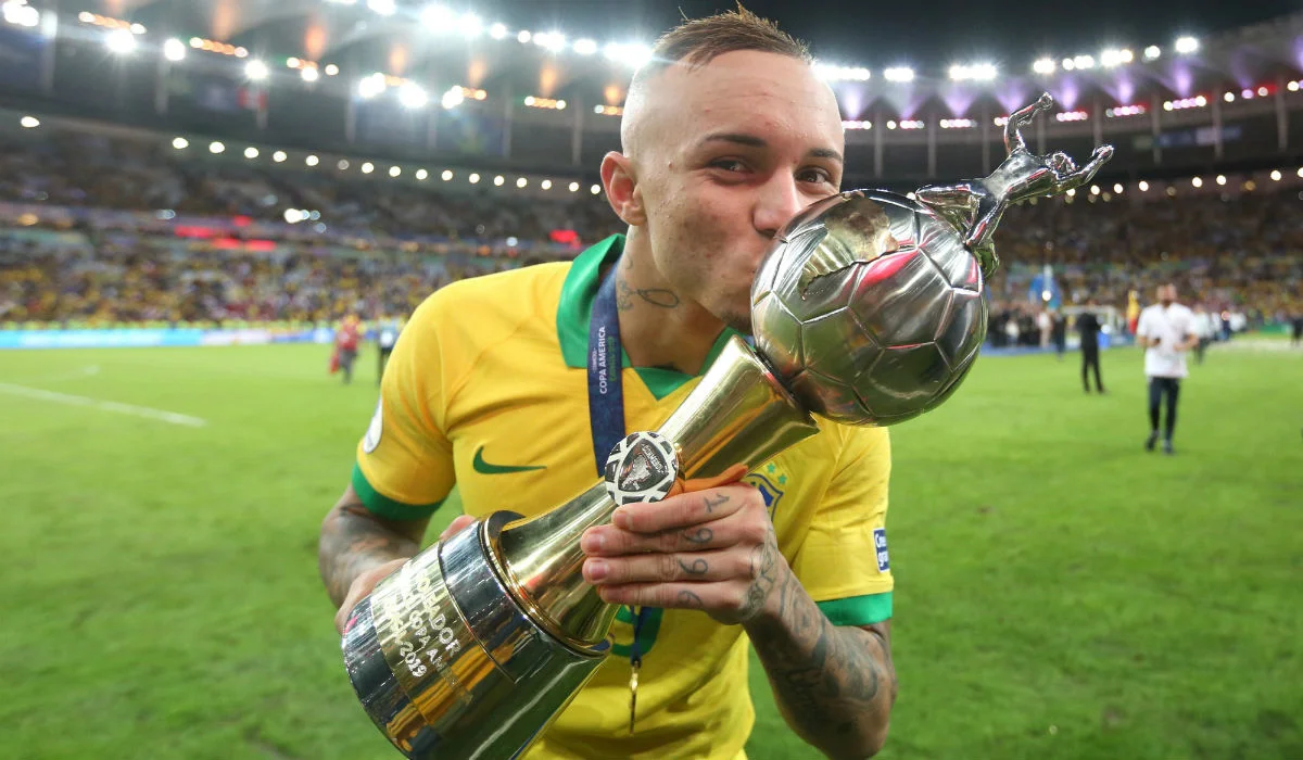 Евертон Соареш – найкращий бомбардир Копа Амеріка / Globo