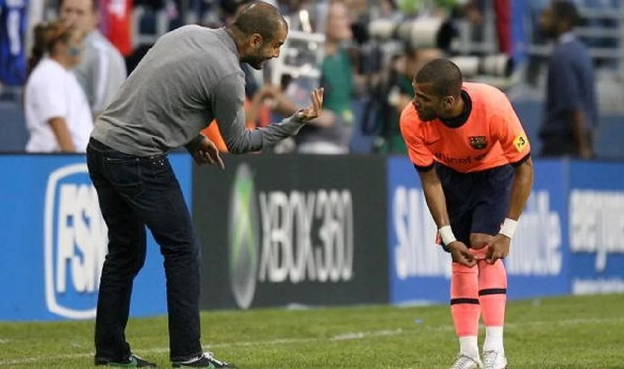 Гвардиола и Алвес в Барселоне / Reuters