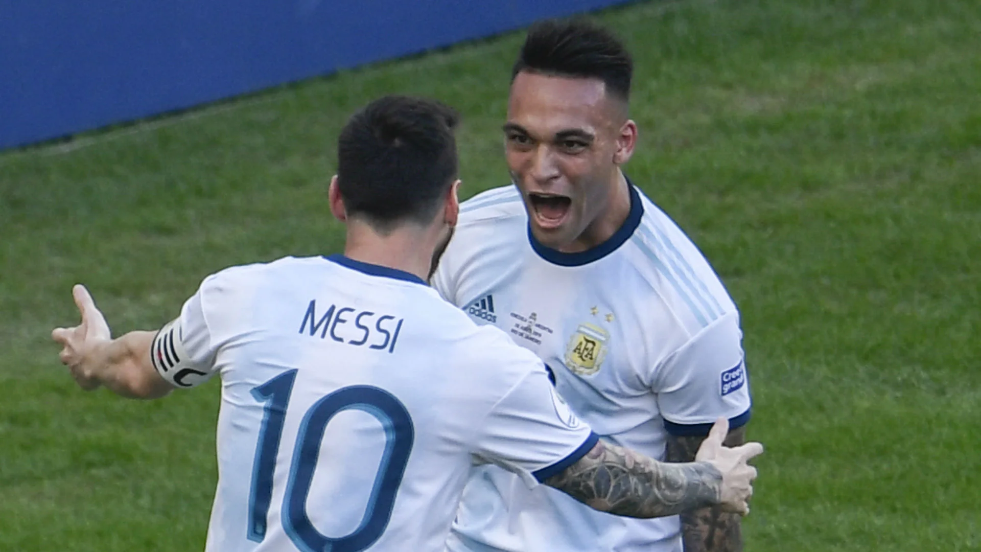 Ліонель Мессі та Лаутаро Мартінес / Фото AFA