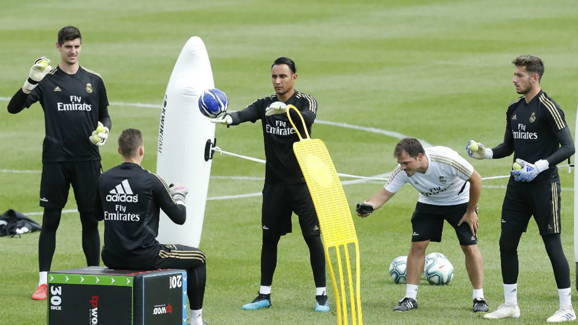 Навас "подталкивает" Лунина в аренду