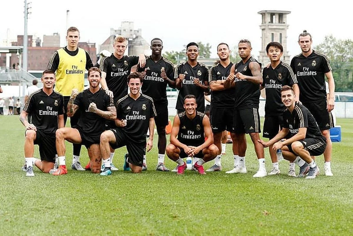 Андрій Лунін в одній з переможних команд Реала після тренування