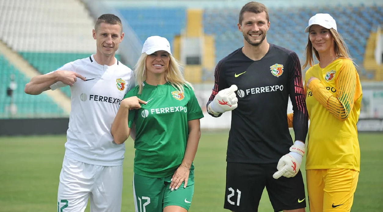 Ворскла представила форму на сезон 2019/20 – ведущие игроки "зажгли" вместе с женами / ФК Ворскла