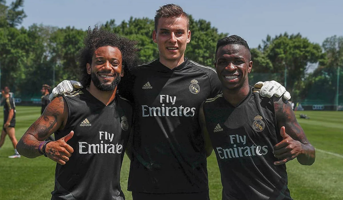 Андрей Лунин (в центре) пока в Реале / фото из соцсетей