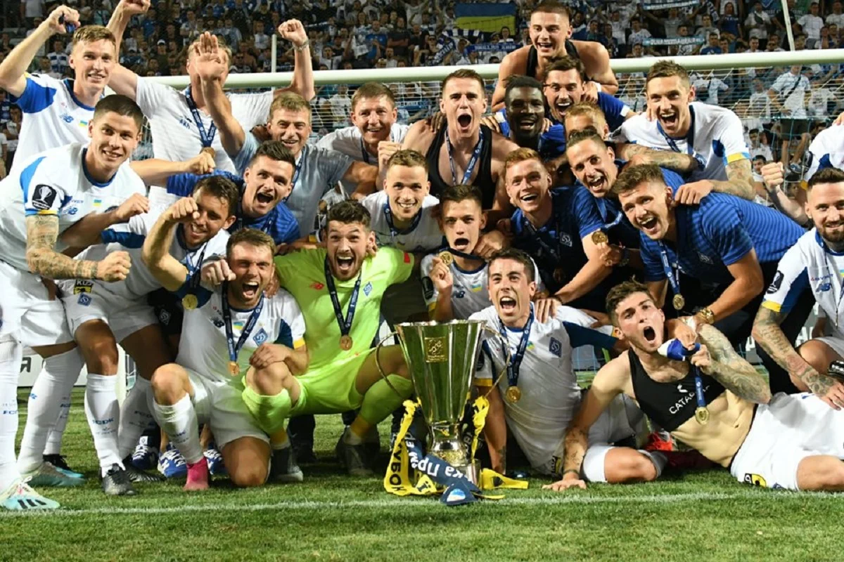 Гравці Динамо з Суперкубком України / Динамо