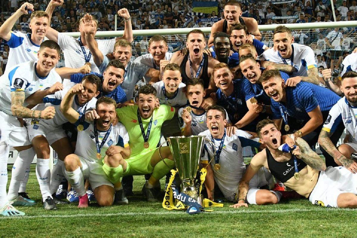 Игроки Динамо с Суперкубком Украины / Динамо