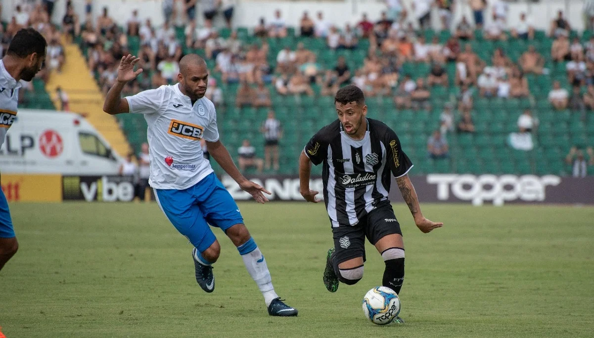 Жоау Діогу (праворуч) / Фігейренсе