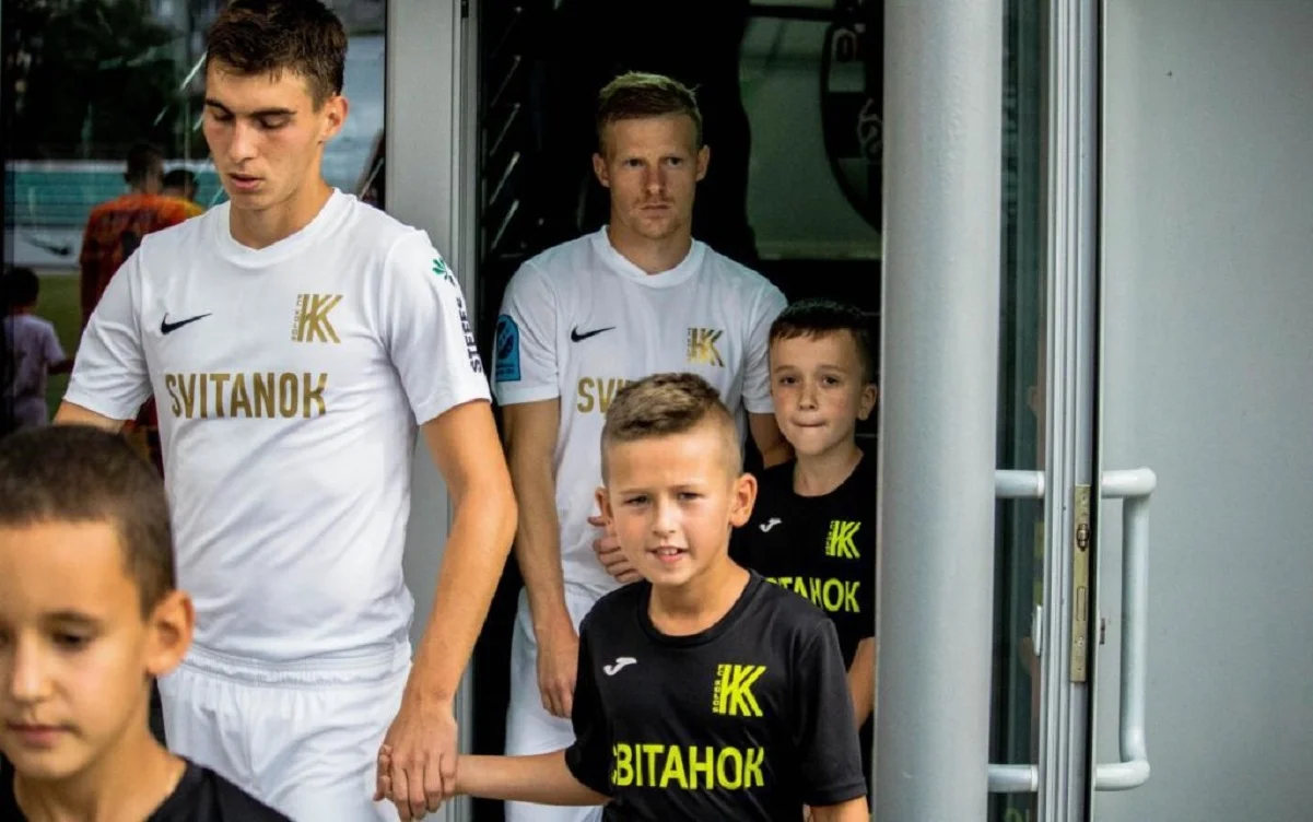 Євген Смирний (попереду) / Колос