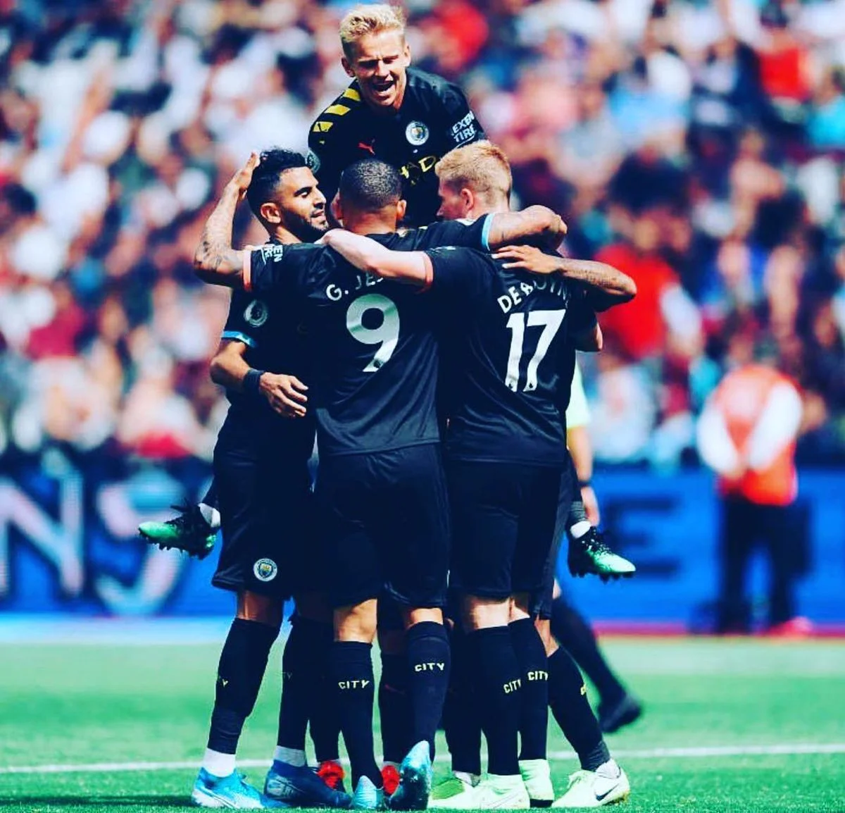 Александр Зинченко в матче АПЛ Вест Хэм – Манчестер Сити 10 августа 2019