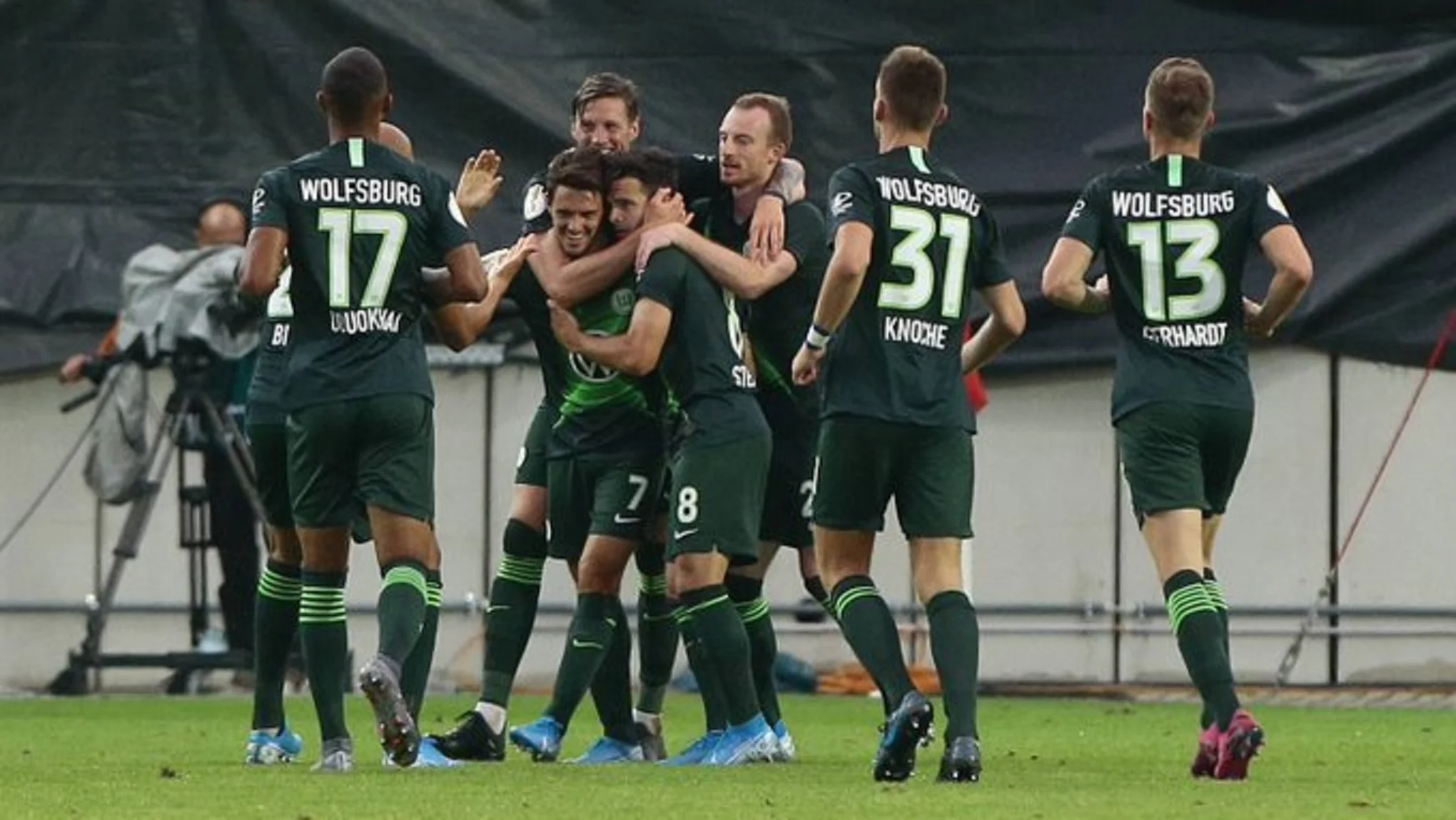 Вольфсбург и Галлешер устроили настоящий триллер / Фото ФК Вольфсбург