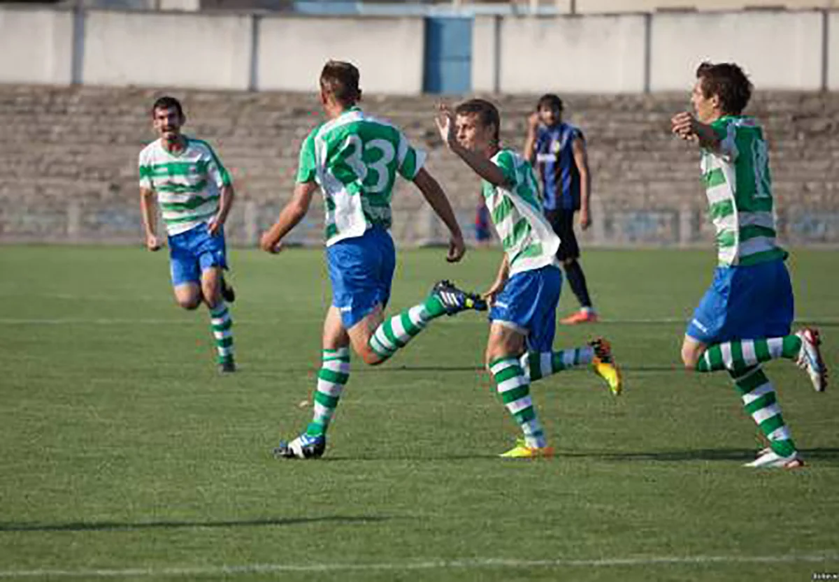 Игроки Кристалла / фото ФК Кристалл