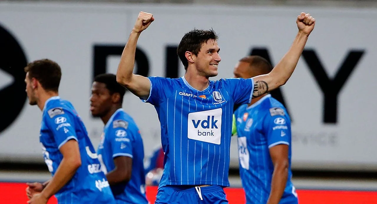 Роман Яремчук празднует гол / PhotoNews