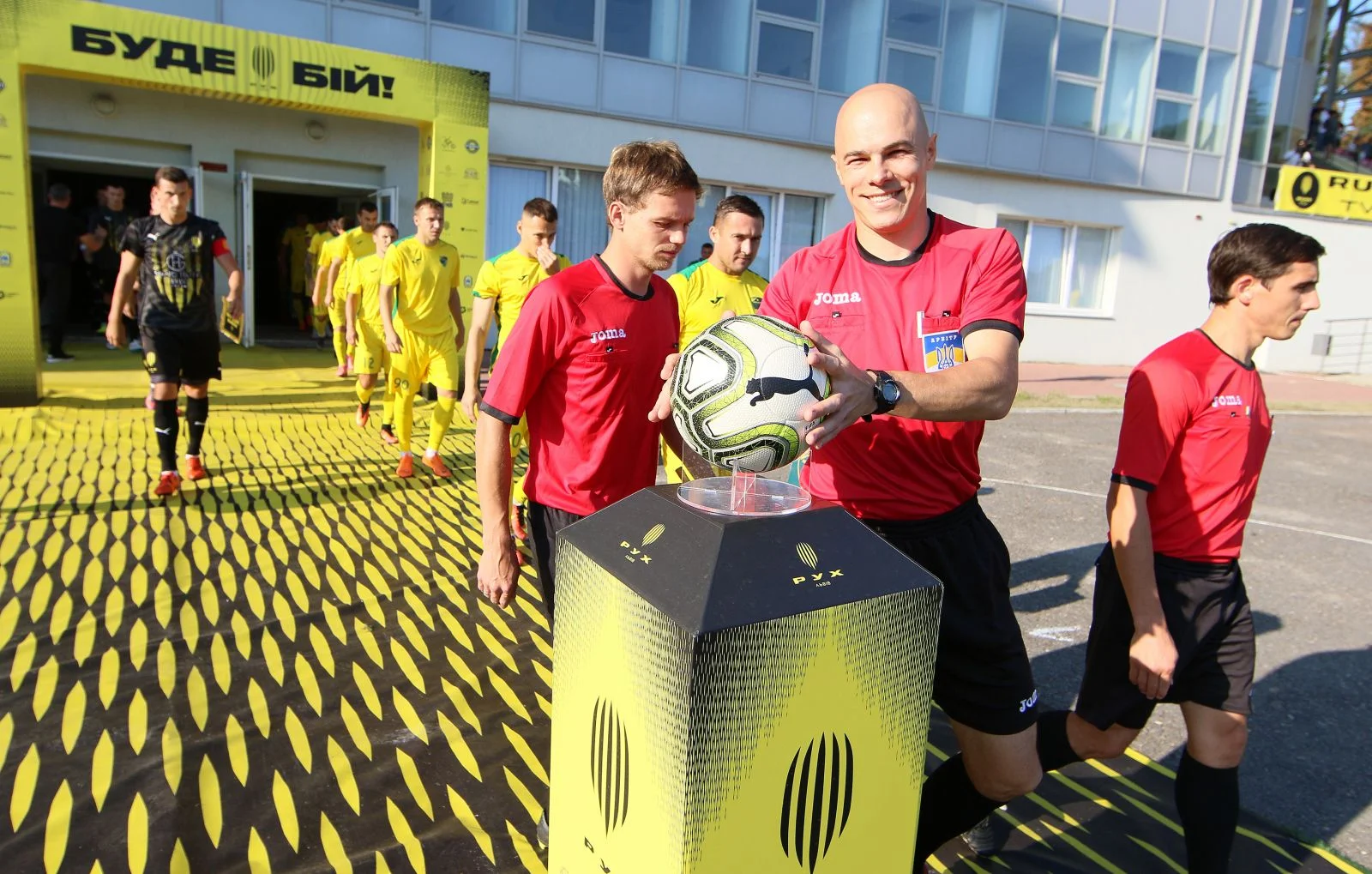 Рух отказывается играть мячами Select / фото ФК Рух