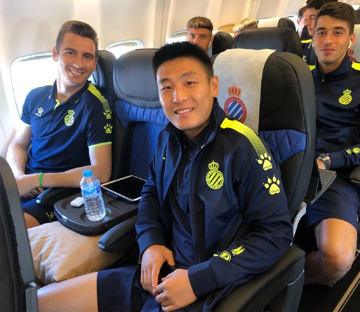 Игроки Эспаньола в самолете / Официальный твиттер клуба