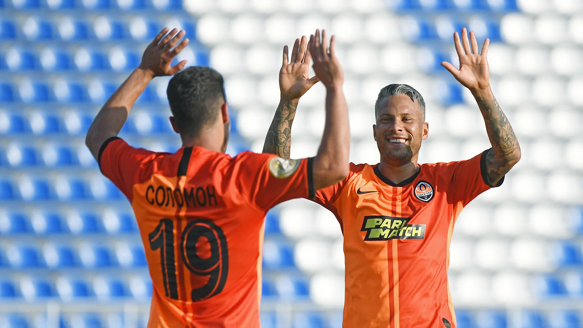 Соломон і Марлос святкують взяття воріт Олімпіка / ФК Шахтар