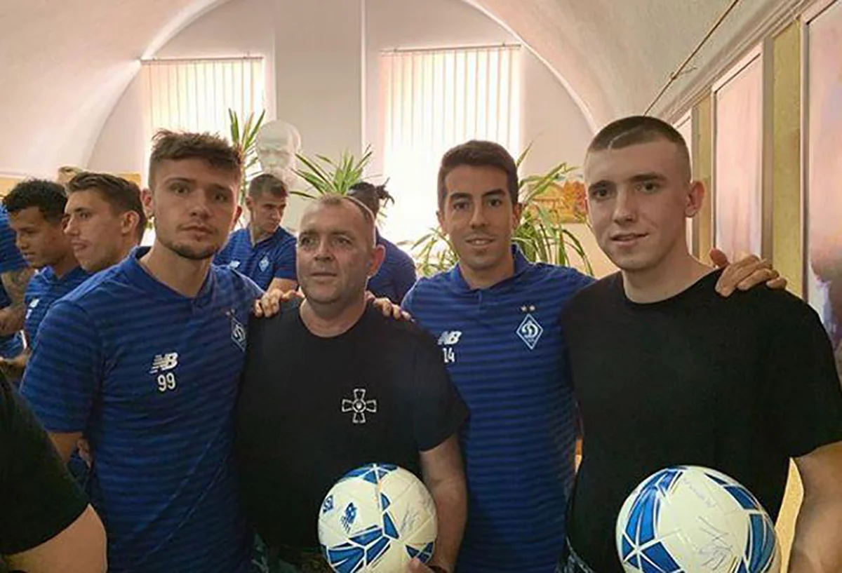 Міккел Дуелунд та Карлос Де Пена на зустрічі з військовими / фото ФК Динамо Київ