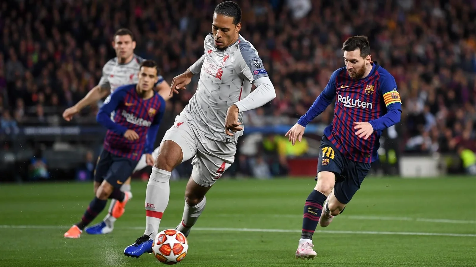 Ван Дейк против Месси / Getty Images