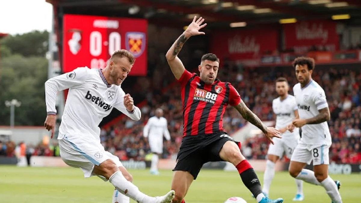 Андрій Ярмоленко (ліворуч) / фото: reuters