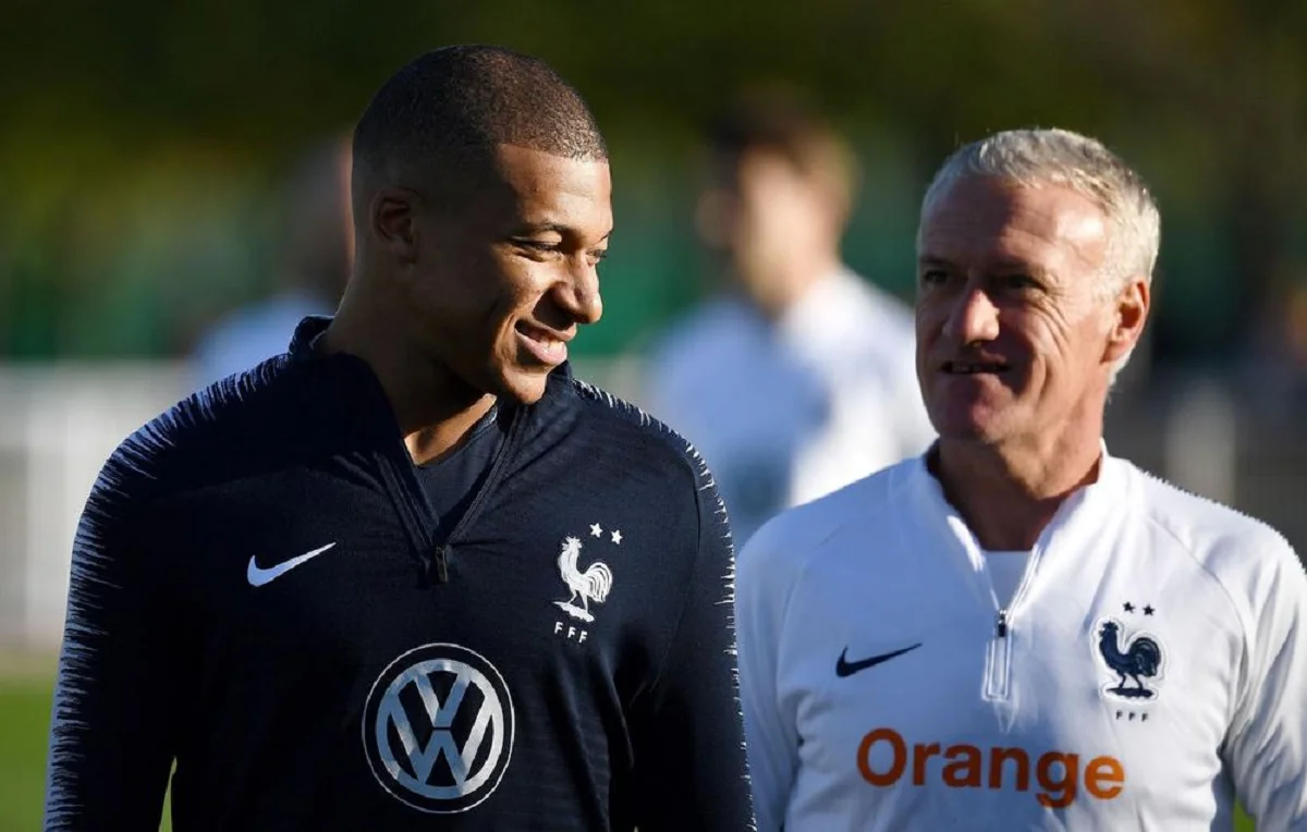 Килиан Мбаппе и Дидье Дешам / Официальный сайт УЕФА