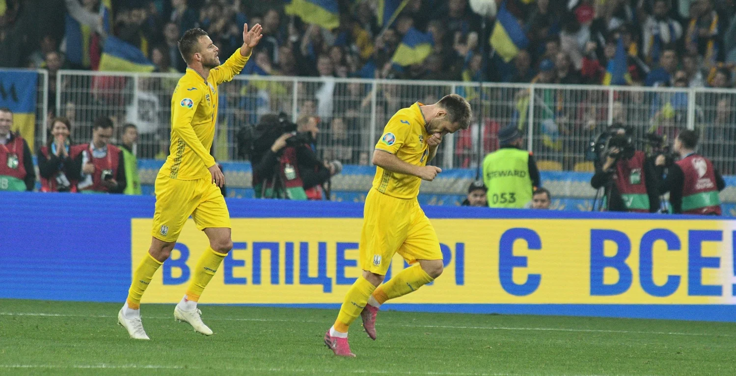 Андрій Ярмоленко (ліворуч) / Футбол 24