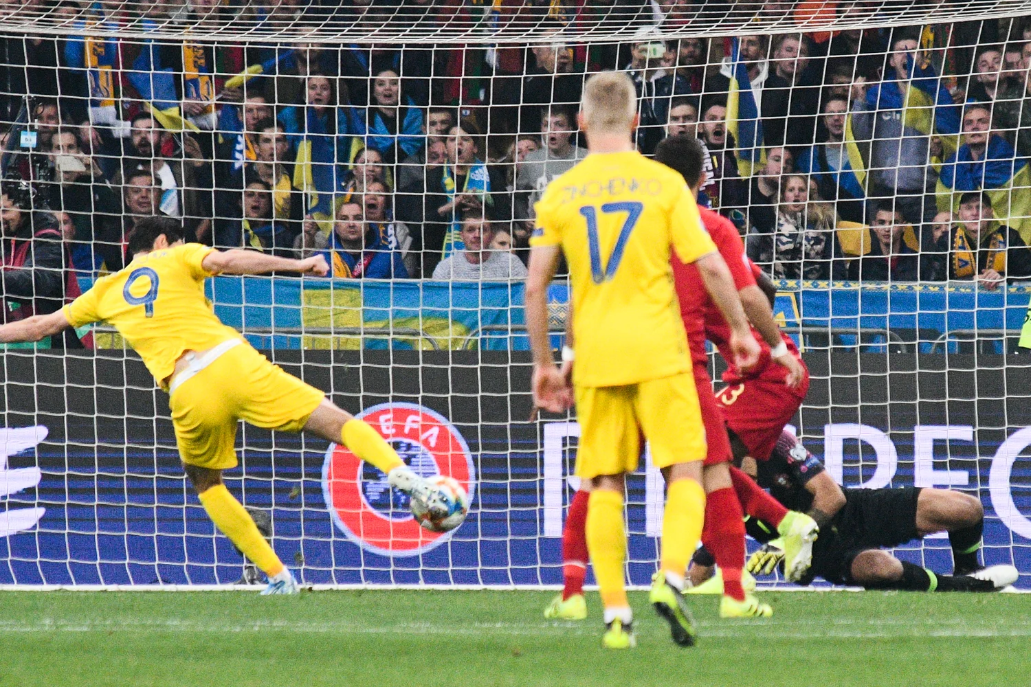 Гол Яремчука / Футбол 24