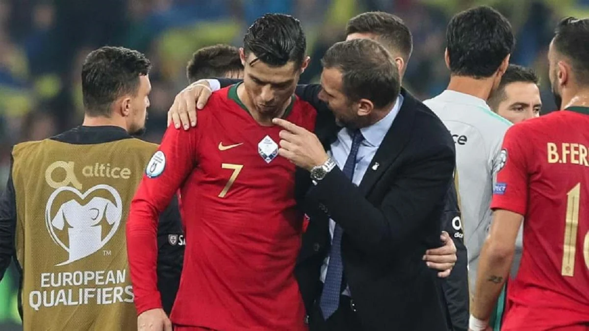 Шевченко втішає Роналду / Reuters