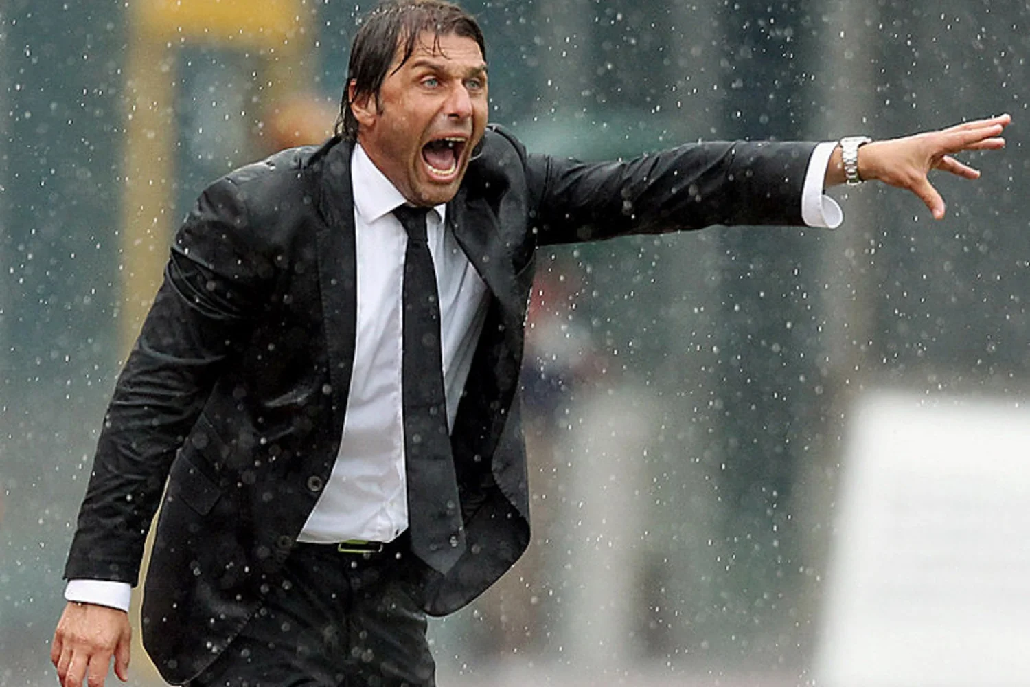 Антоніо Конте в Англії звик до дощів / Фото Reuters