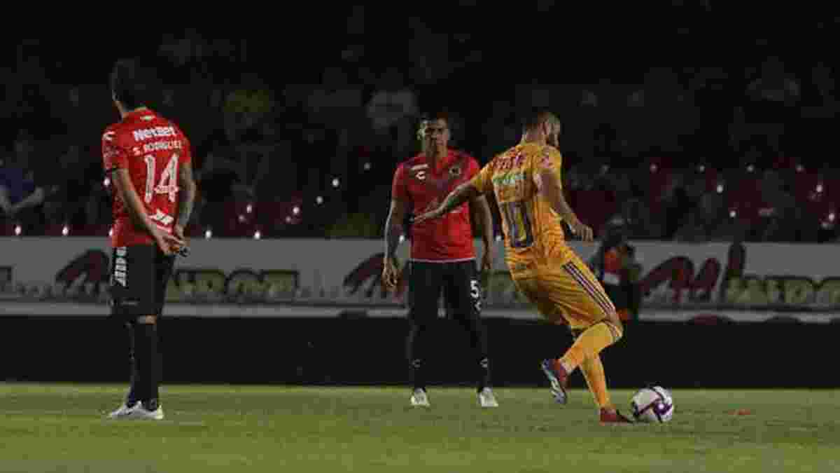 Игроки мексиканского Веракрус застыли на месте в знак протеста – соперник забил им дважды в это время