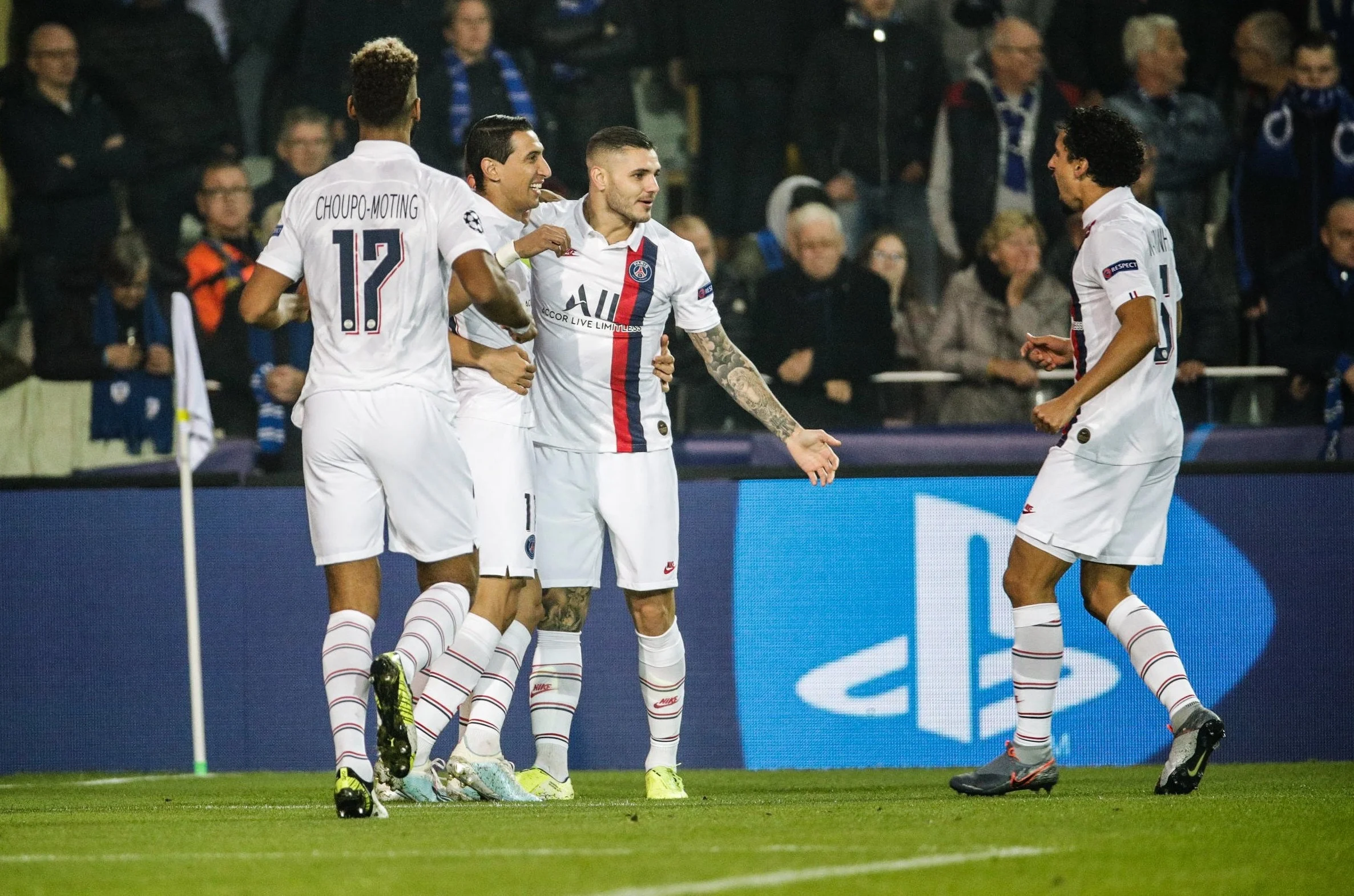 Парижане празднуют очередной успех / ФК Пари Сен-Жермен