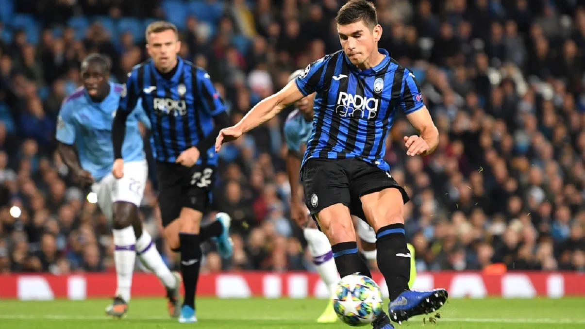 Маліновський забиває Едерсону / офіційний сайт УЄФА