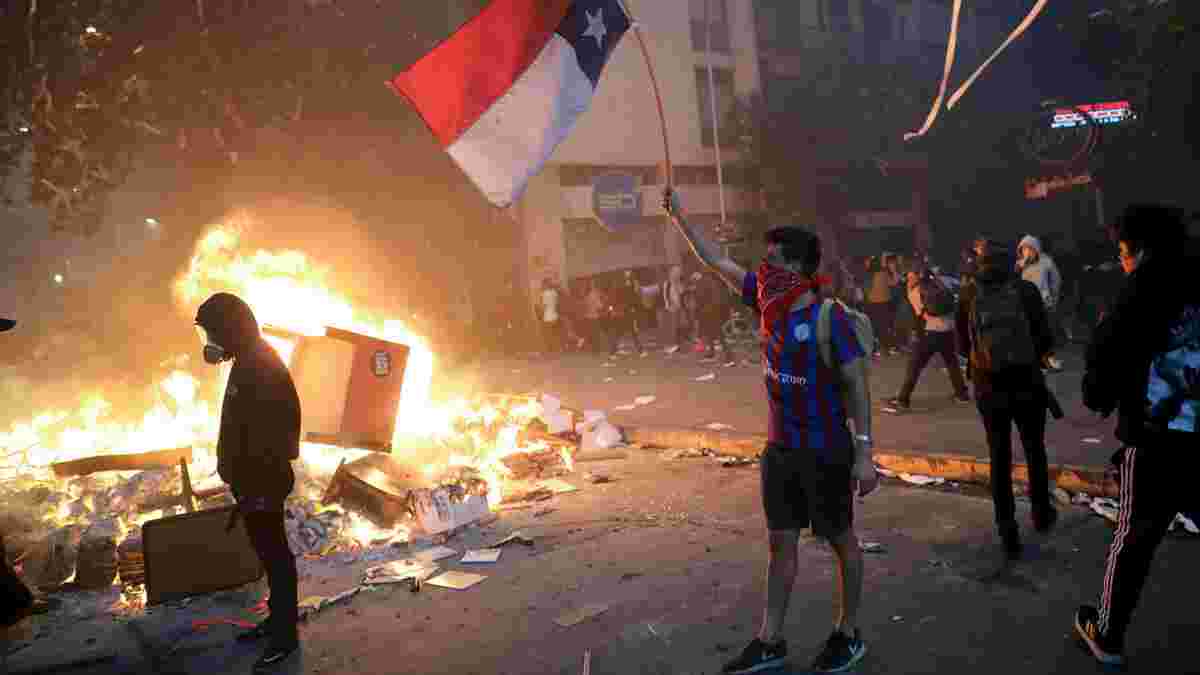 Фінал Копа Лібертадорес перенесений з Чилі до Перу через масові протести, які загрожують безпеці