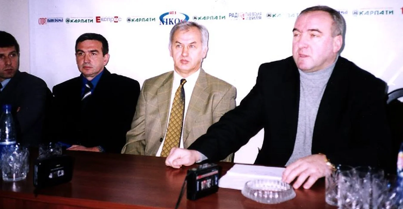 Михайло Практика (праворуч)