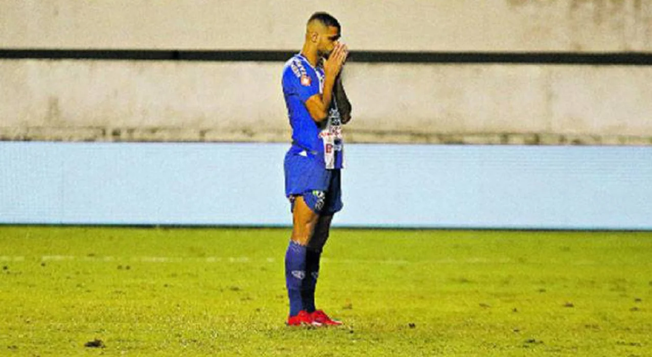 Каика Оливейра перед пробитием пенальти / Фото из открытых источников