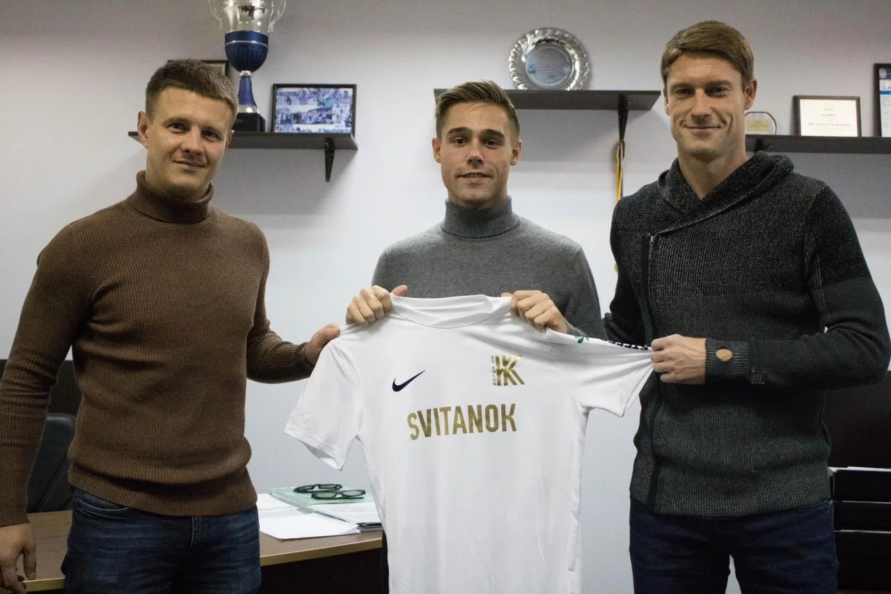 Арні Вільх'яльмссон (в центрі) / Сайт Колоса