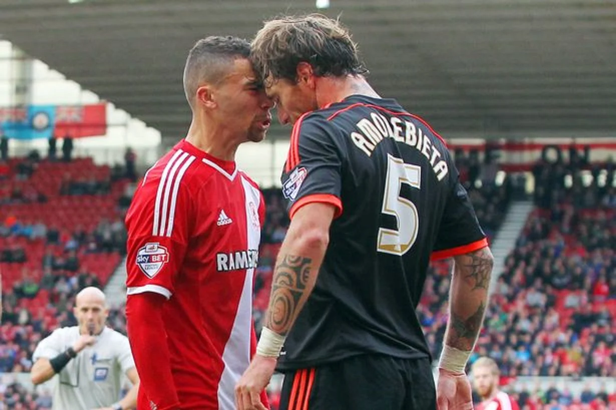 Аморебьета начал кусаться