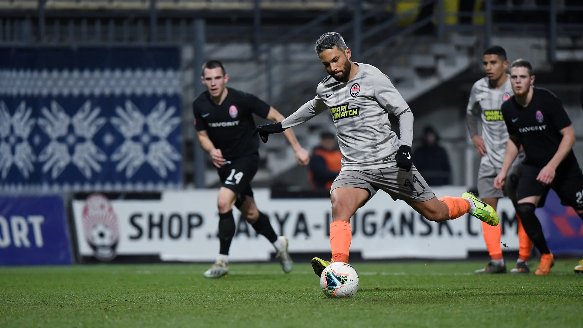 Марлос забивает тот самый гол / ФК Шахтер