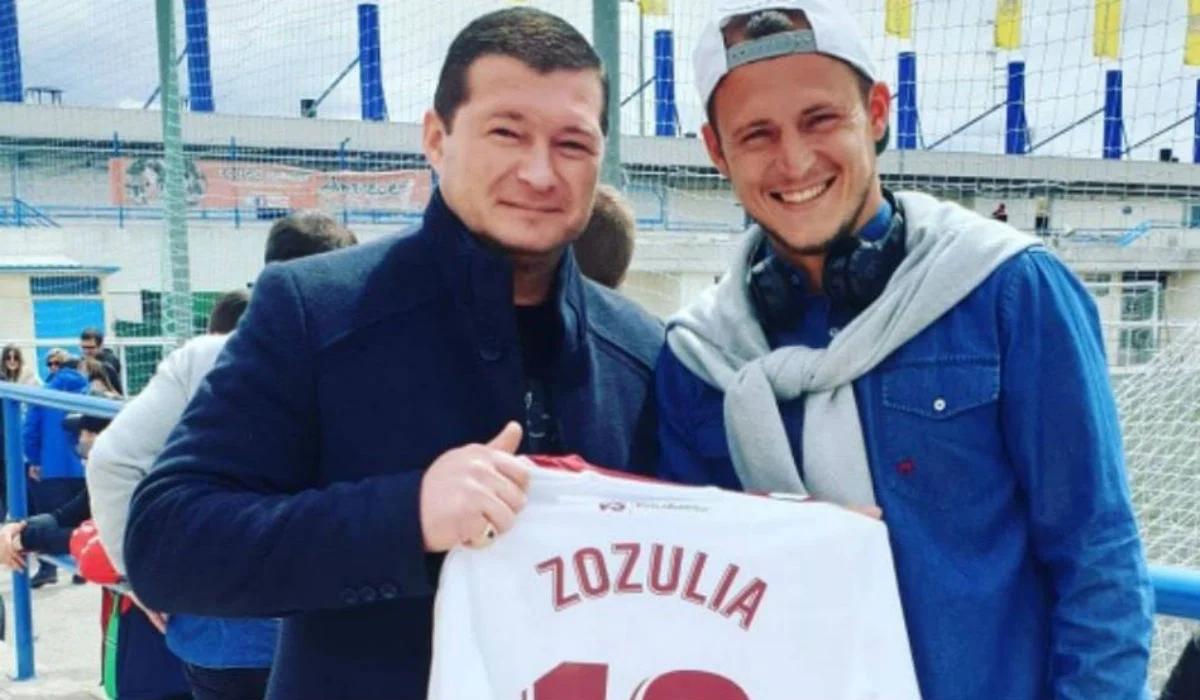 Роман Зозуля с агентом / фото: Facebook Владимира Кузьменко