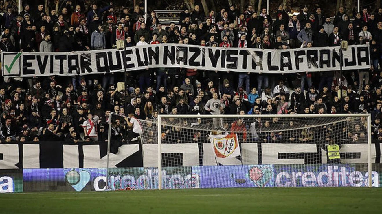 Оскорбительный баннер в адрес Зозули