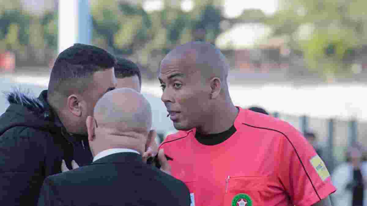 Арбитра из Марокко пожизненно отстранили от судейства – видео скандального матча