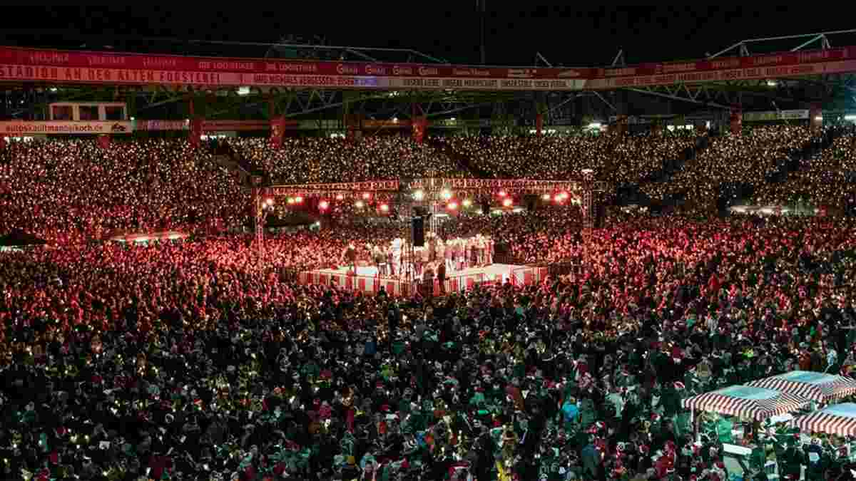 Фанаты Унион Берлин атмосферно встретили Рождество на стадионе