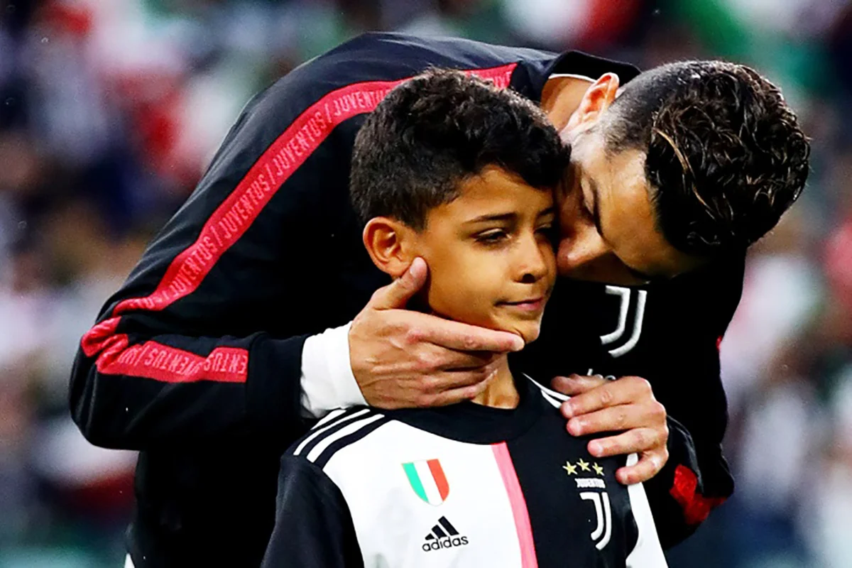 Кріштіану Роналду зі своїм сином / фото ФК Ювентус