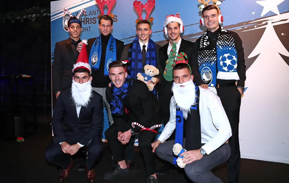 Руслан Маліновський у компанії партнерів по Аталанті вітає з Новим роком