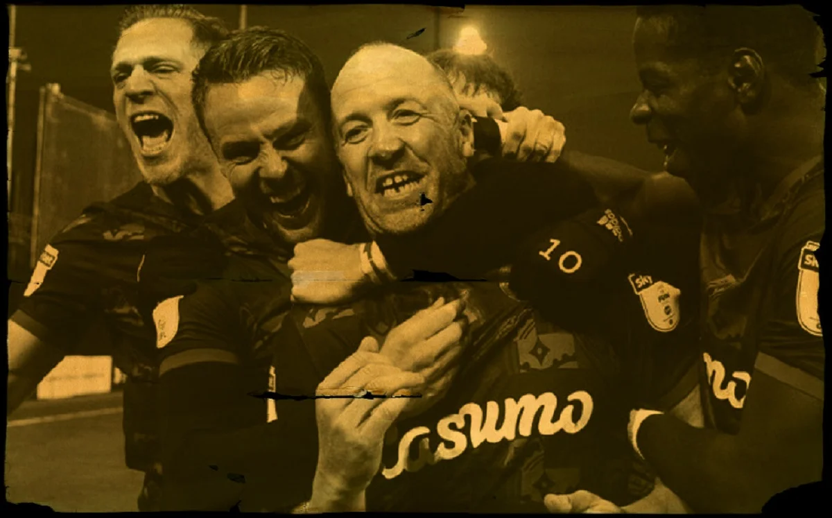 Чарлі Адам в обіймах партнерів – те саме фото / Світлина ФК Редінг