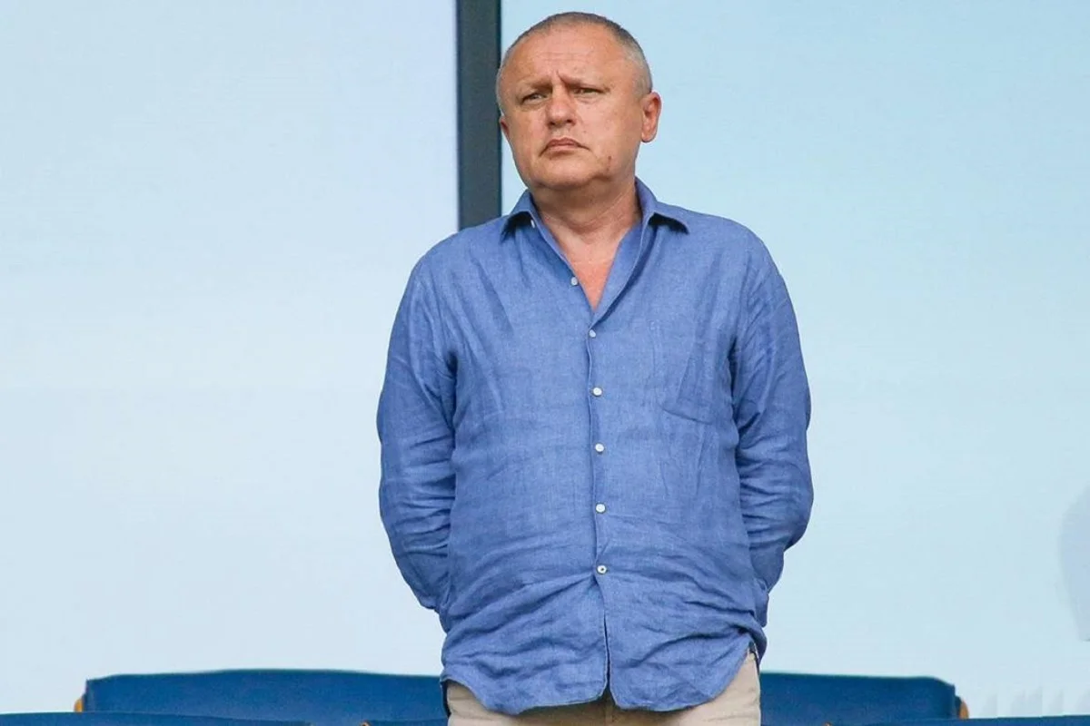 Ігор Суркіс споглядає на своє дітище / Фото В. Раснер