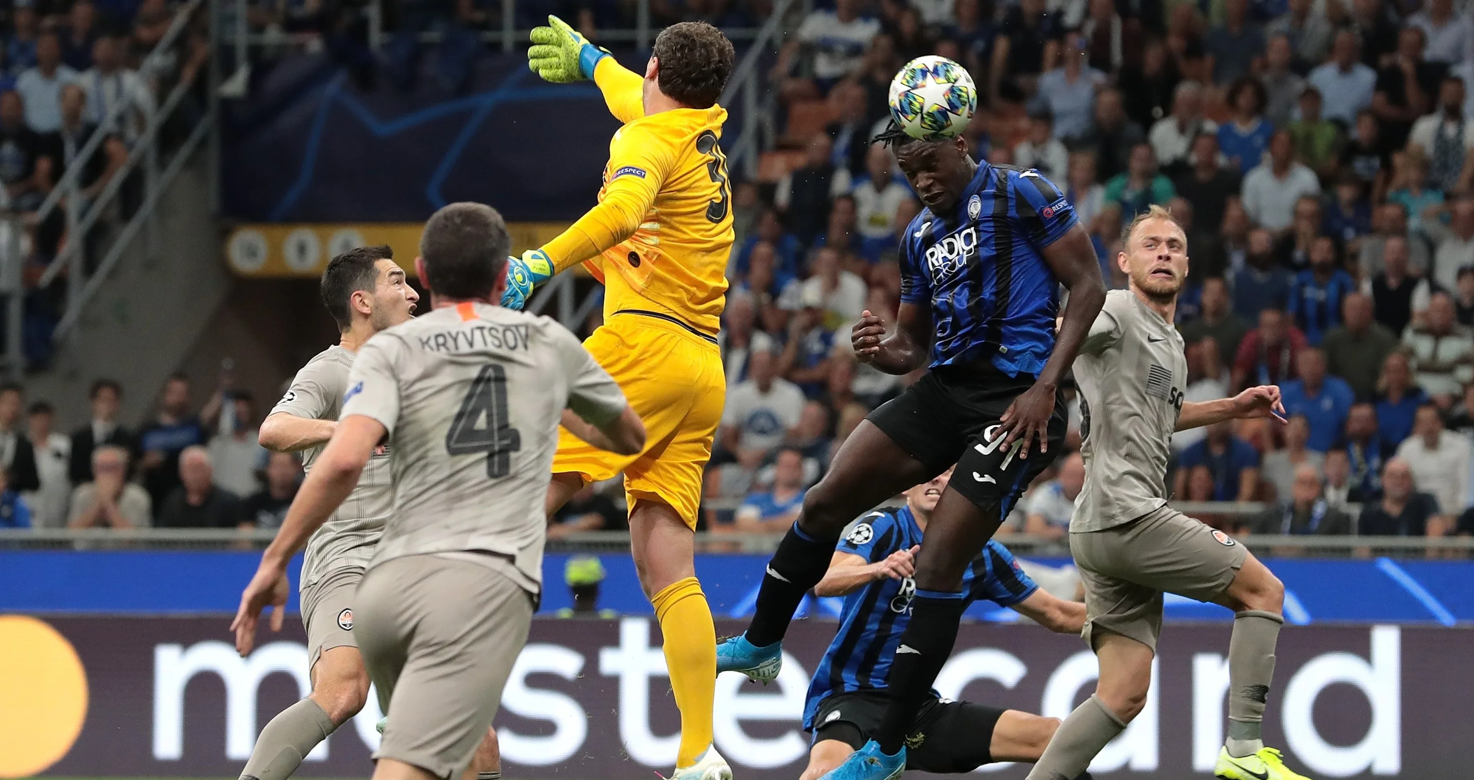 Дуван Сапата в матче против Шахтера / Фото ФК Шахтер