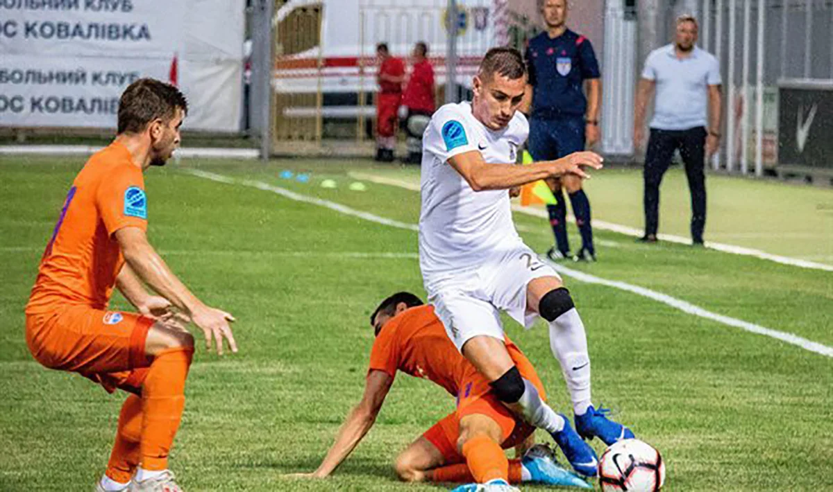 Александр Мигунов (в белой форме) / фото ФК Колос