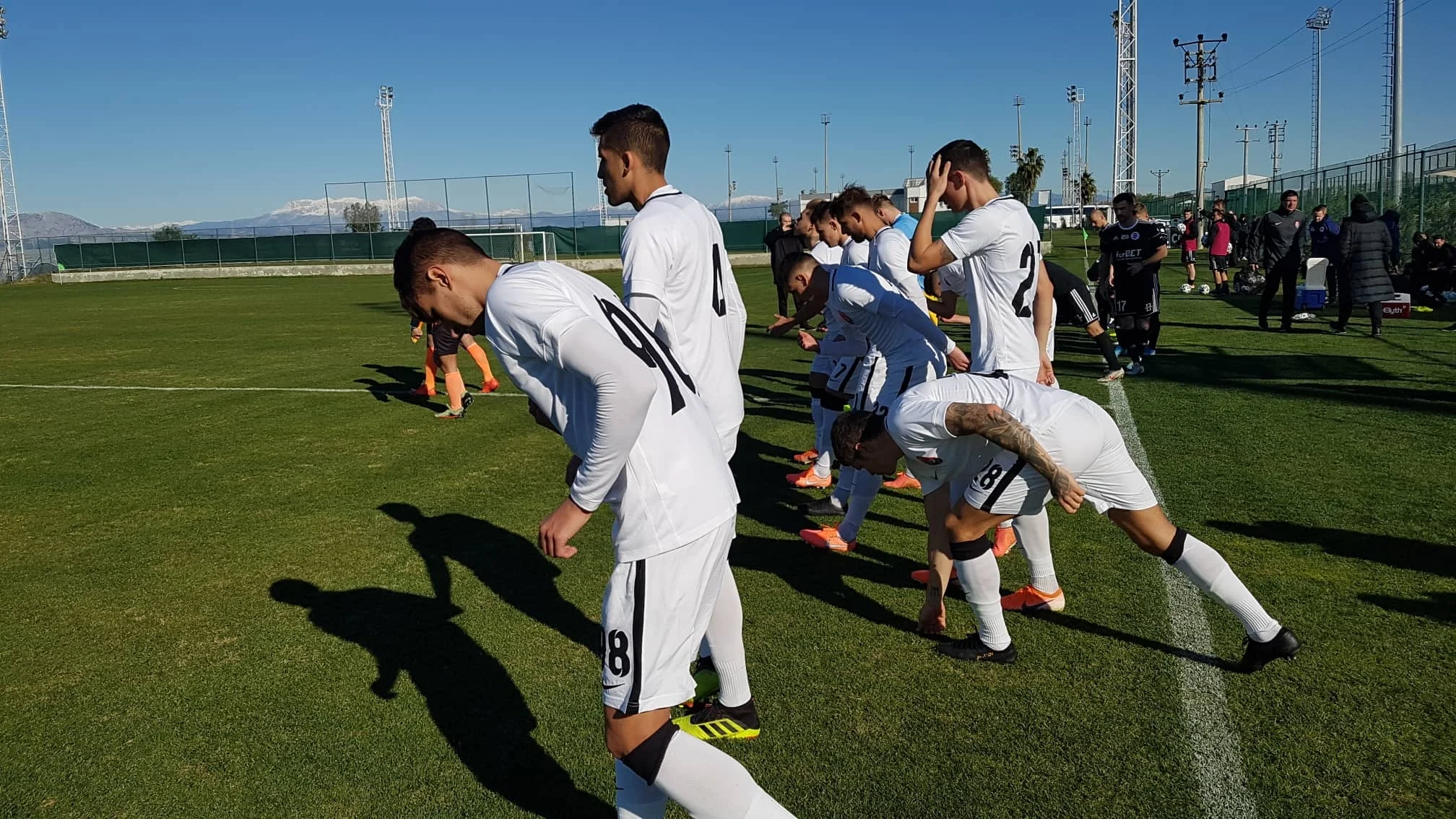 Игроки Зари перед матчем с Нефтчи / фото ФК Заря