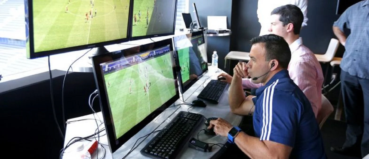 Робота системи VAR / Фото з відкритих джерел